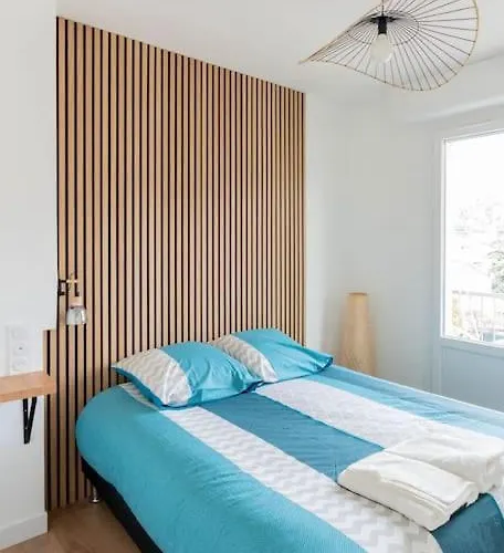 T2 Parking Gratuit 2 Balcons アパート